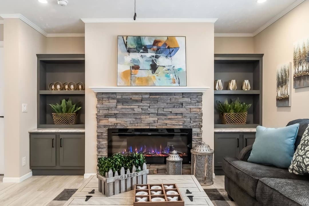 N611 interior home features