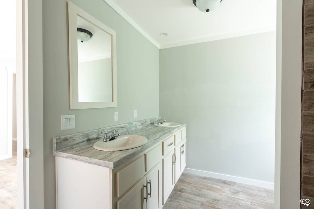 Chc1680-104 bathroom home features