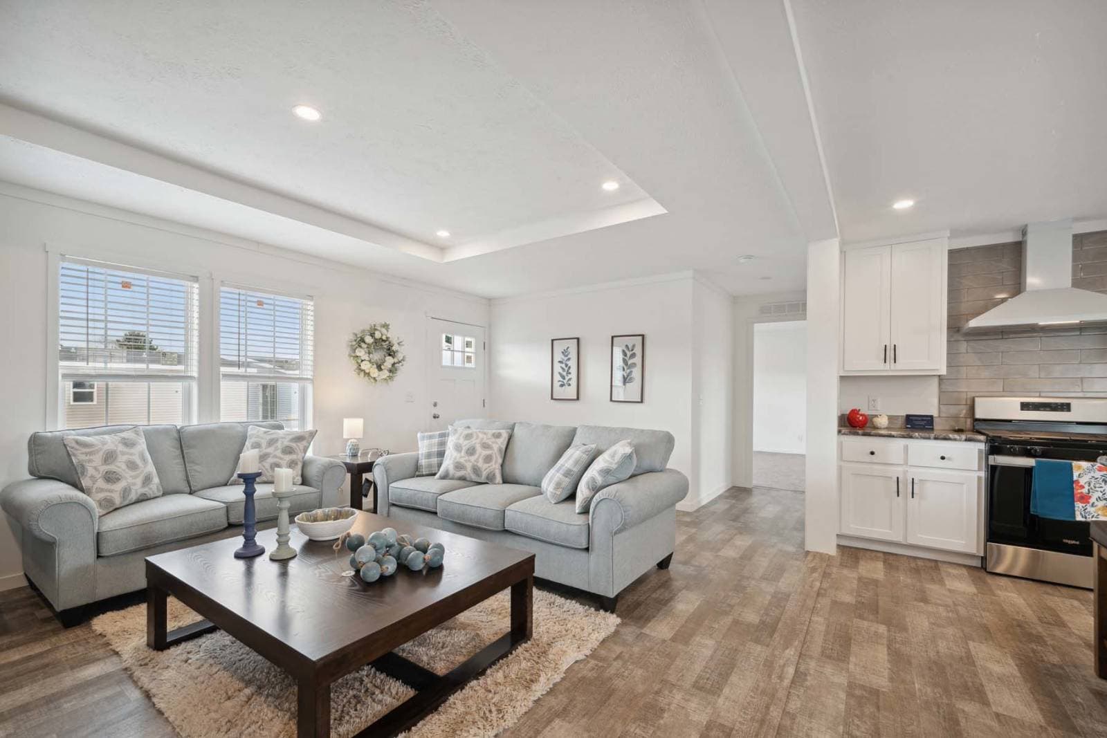 Pursuit interior home features