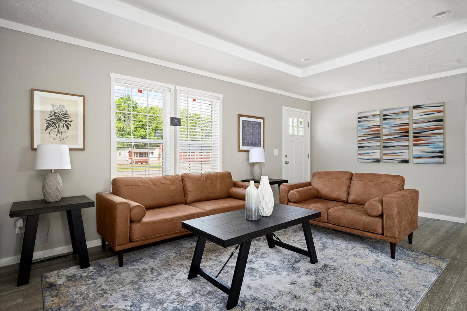 Pursuit interior home features