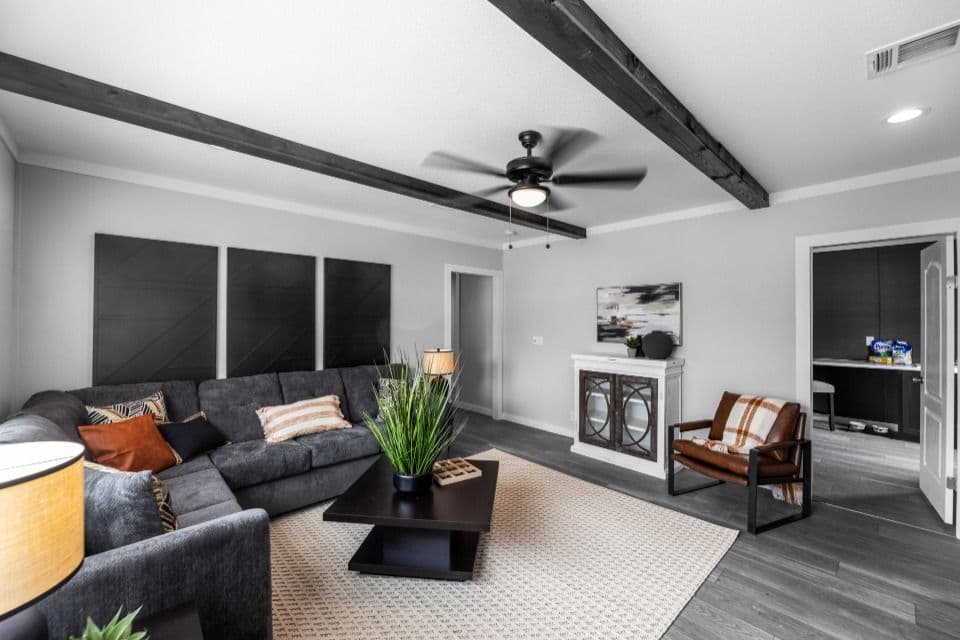 Apex 32763x interior home features