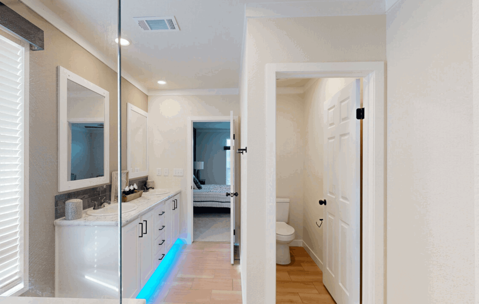 Cimarron 32563a bathroom home features