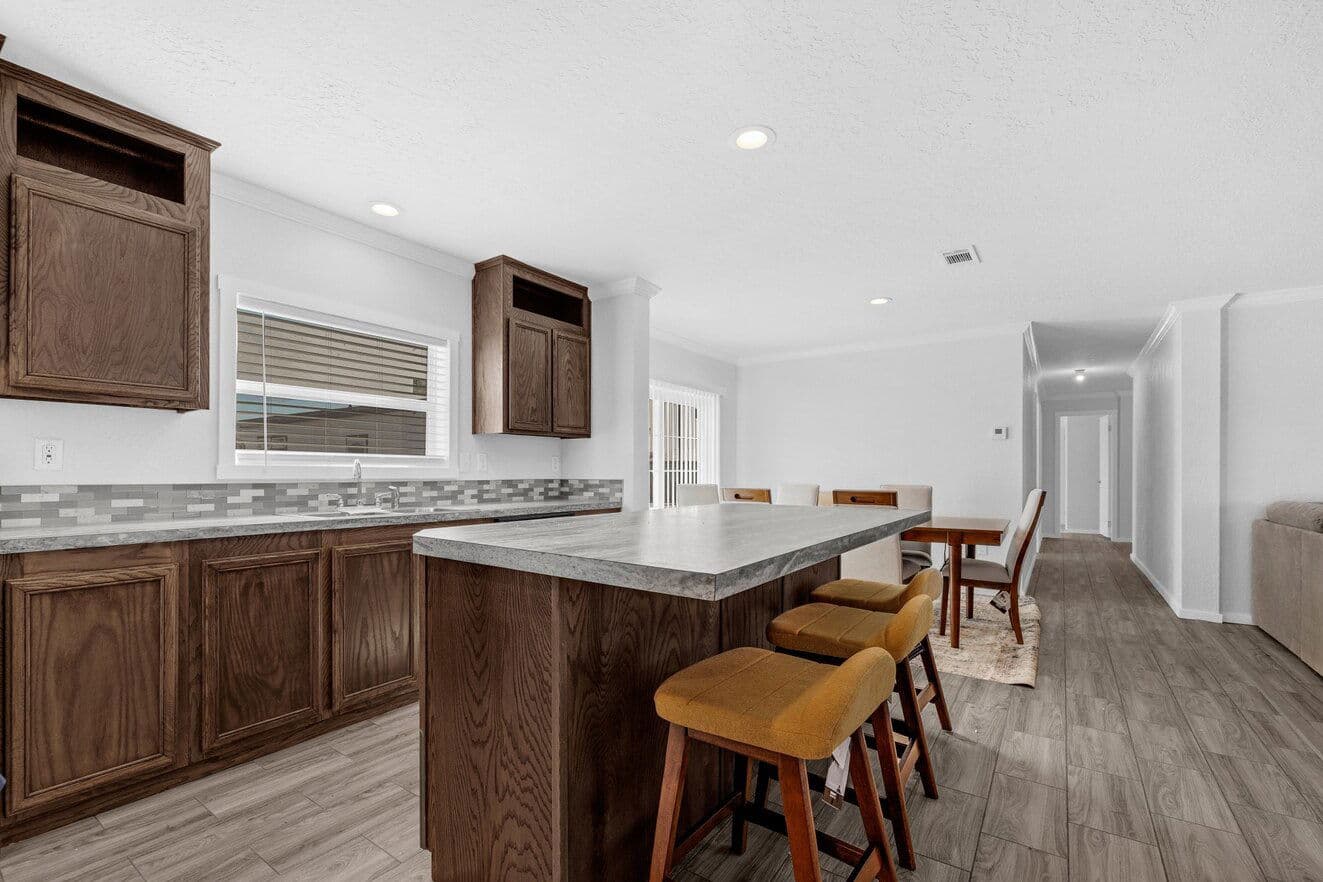 Topaz 28764a kitchen home features