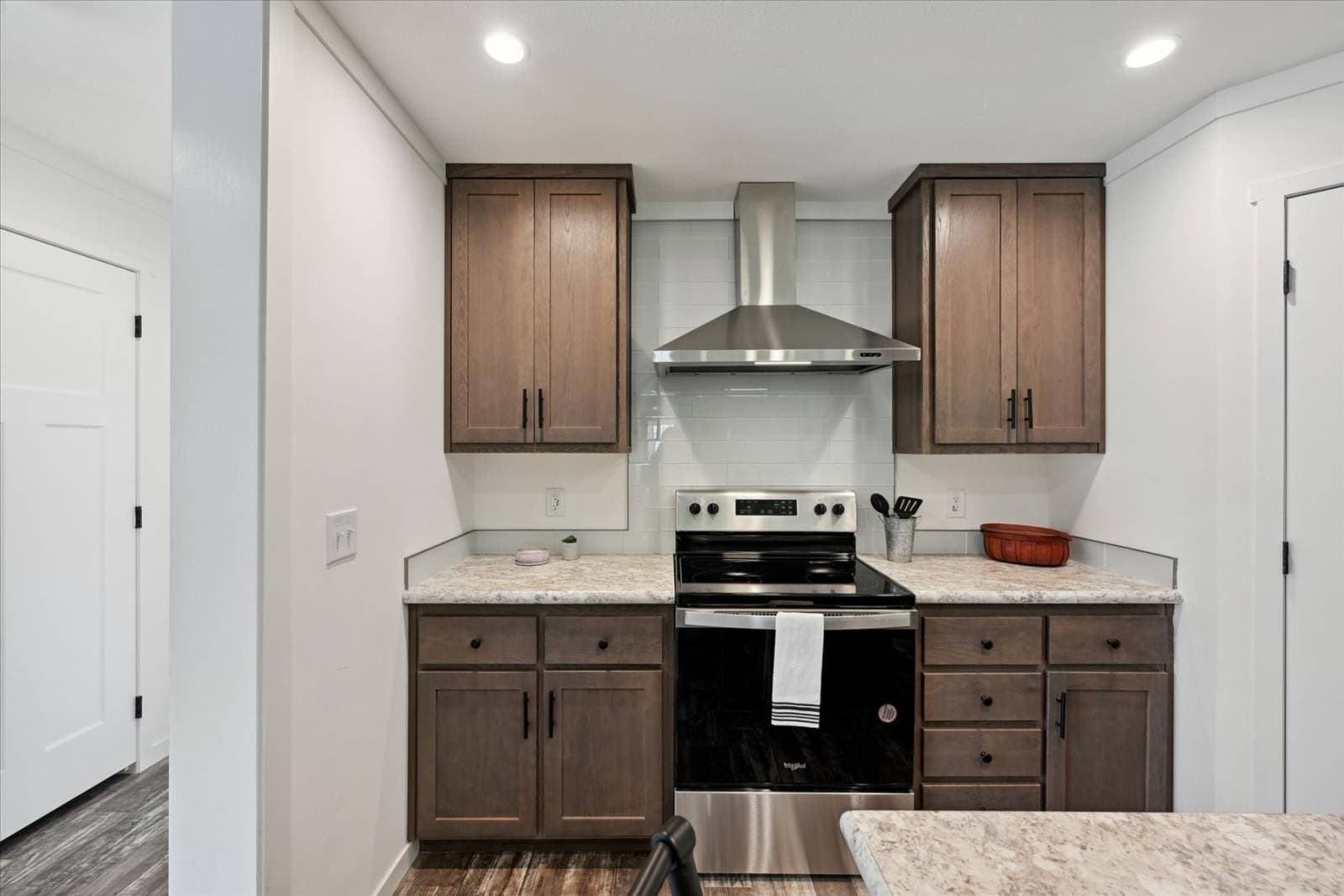 Elevate 56 kitchen home features