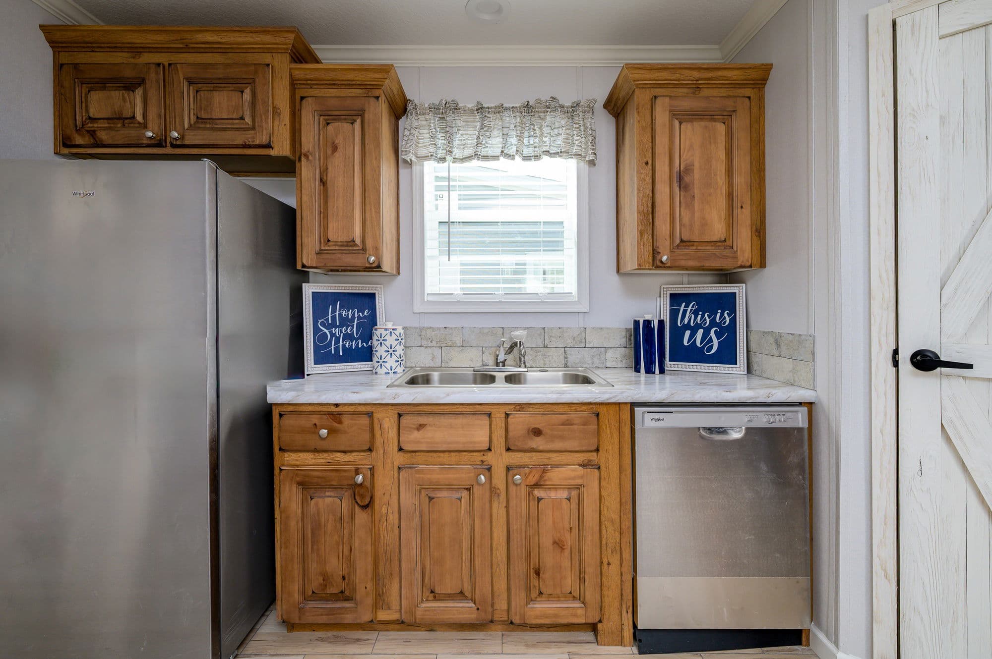 Captiva kitchen home features