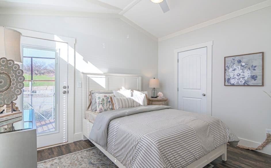 Starling d40ep8 bedroom home features