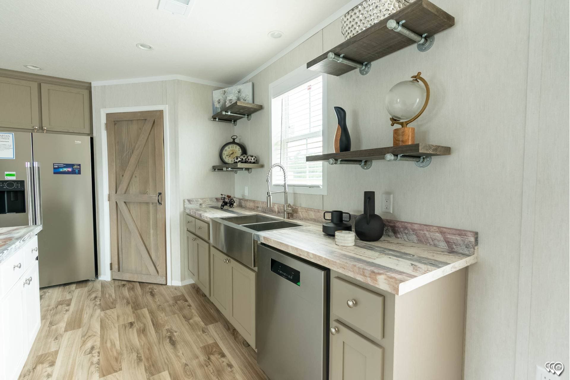 Arc3270-9002 kitchen home features