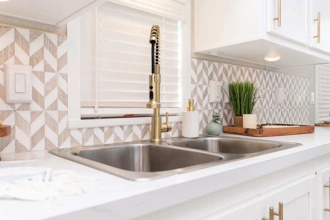 Island 6128 kitchen home features