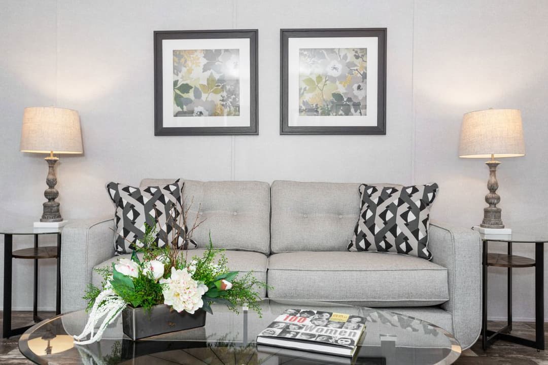 Sapphire 76 interior home features