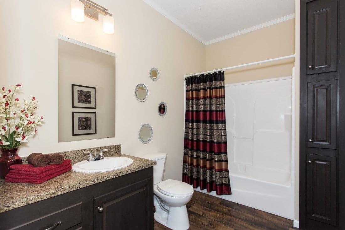 5521 sweet one bathroom home features