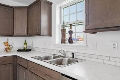 Ne-622 kitchen home features