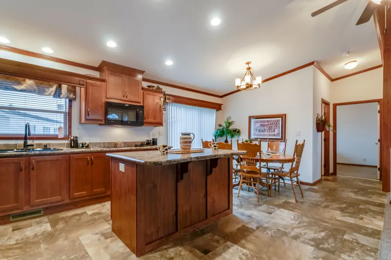 Lexington a260 kitchen home features