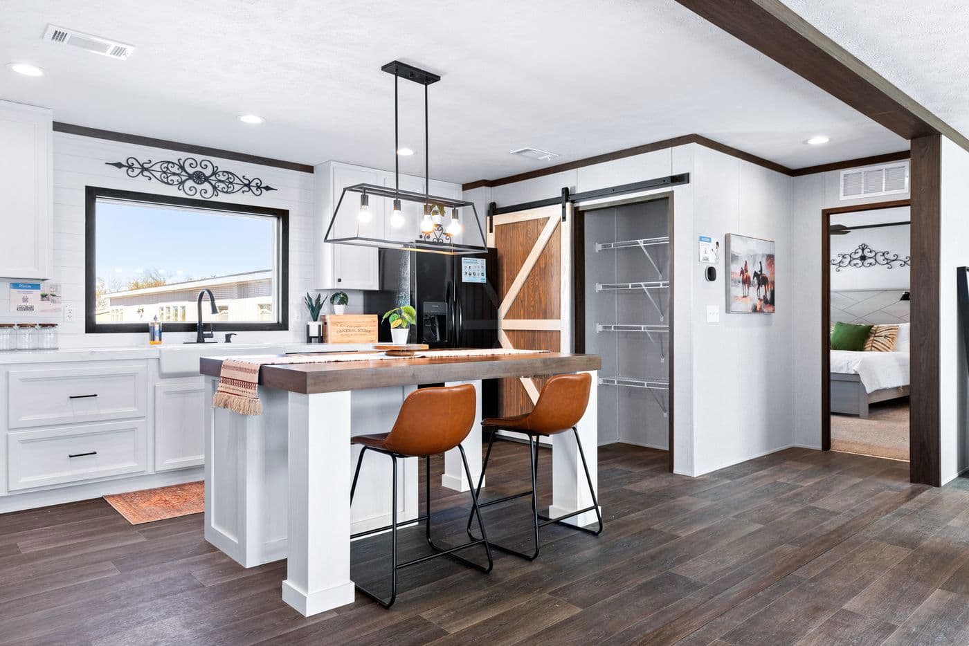 Breeze farmhouse kitchen home features