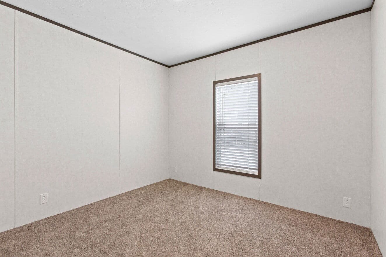 Express 28443w bedroom home features