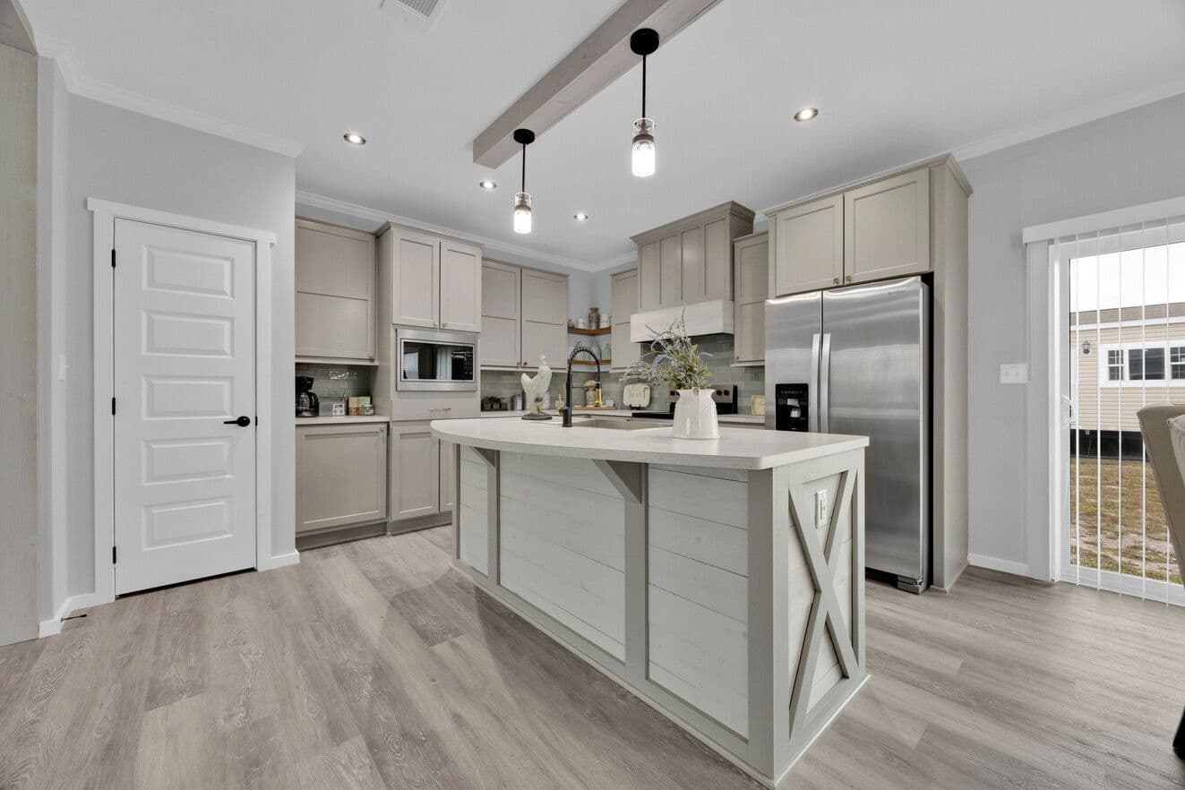 Quinn 30523a kitchen home features