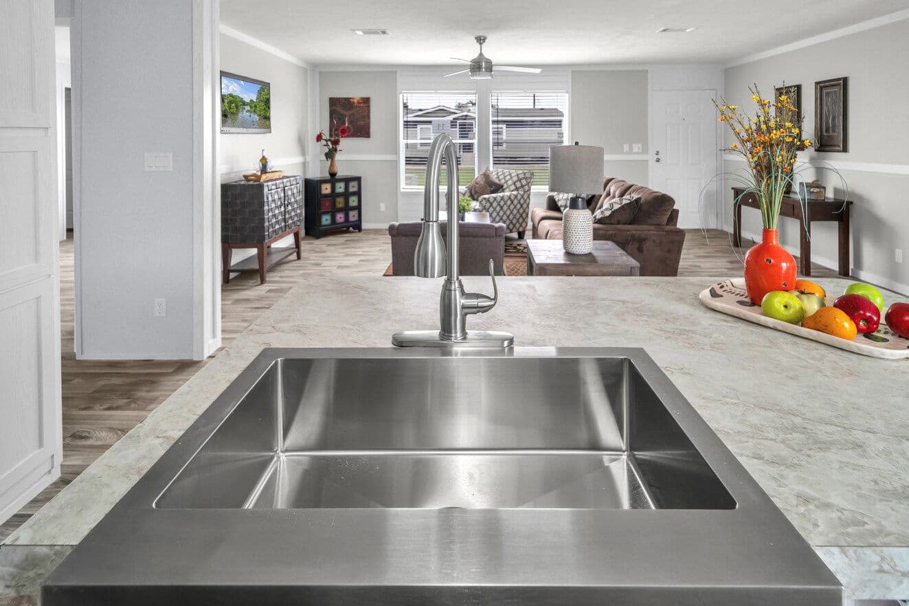 Valu 28483u interior and kitchen home features