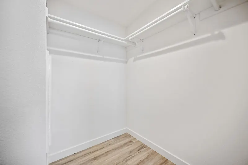 Gs 790 adu bedroom home features