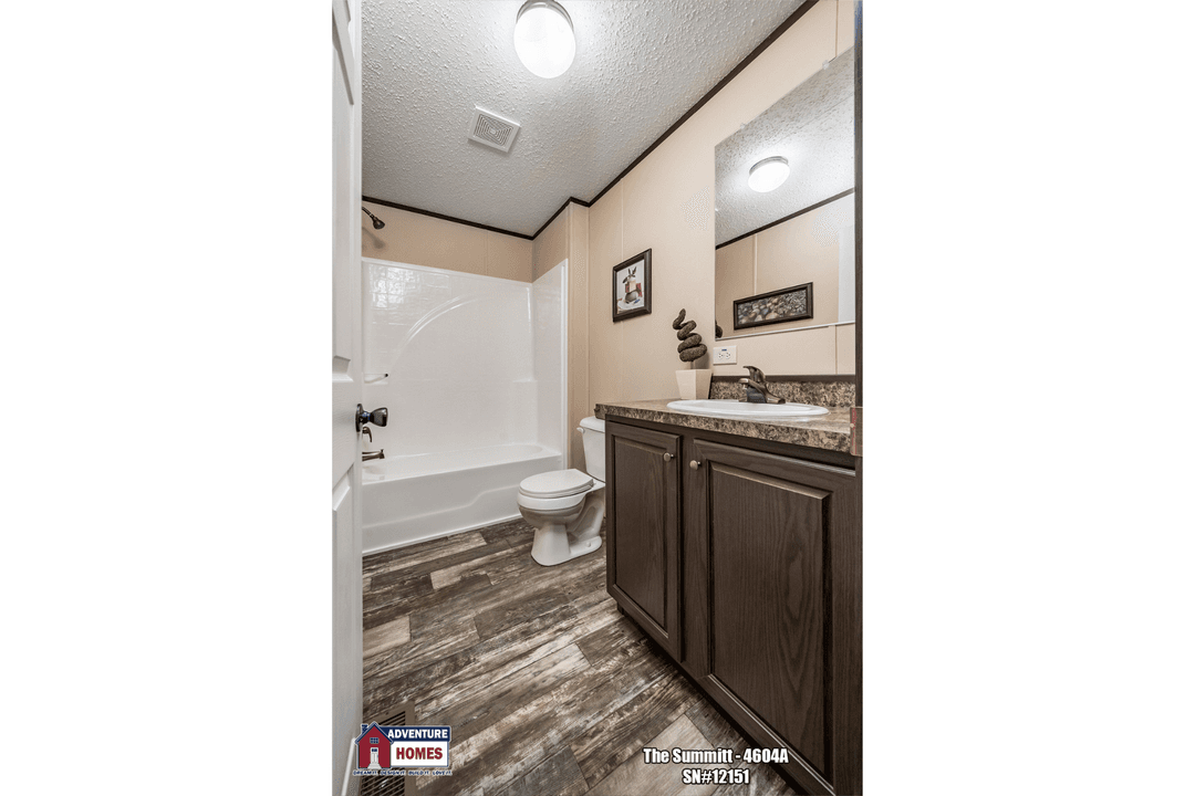 Summitt | 4604a bathroom home features