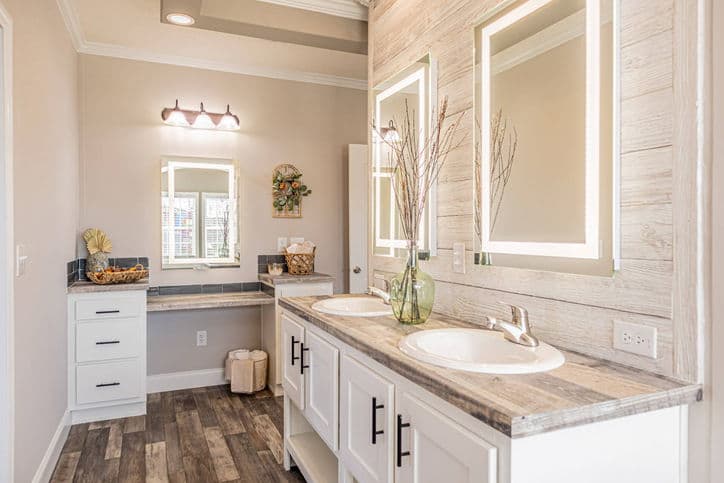 King 32764b bathroom home features