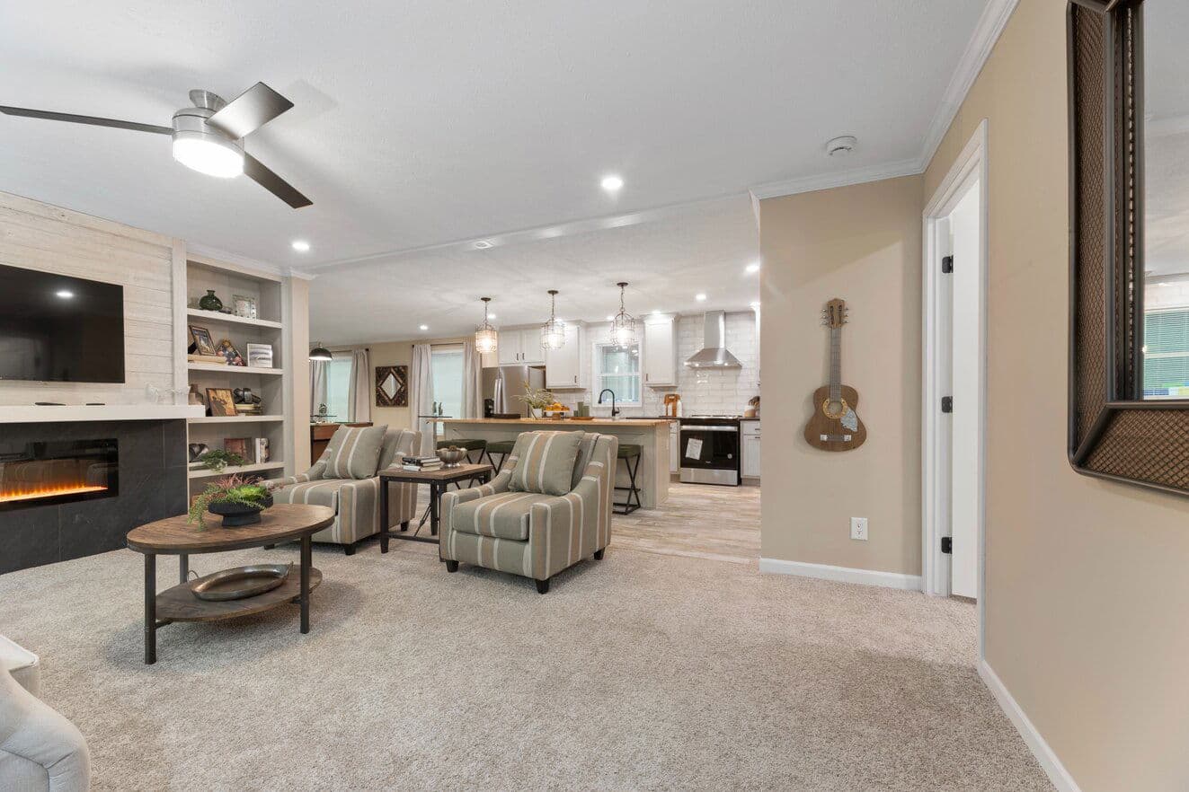 Ives 24033 interior home features