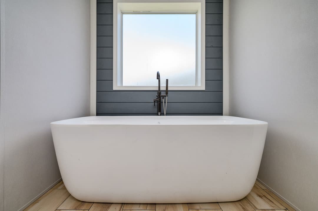 Palmetto bathroom home features