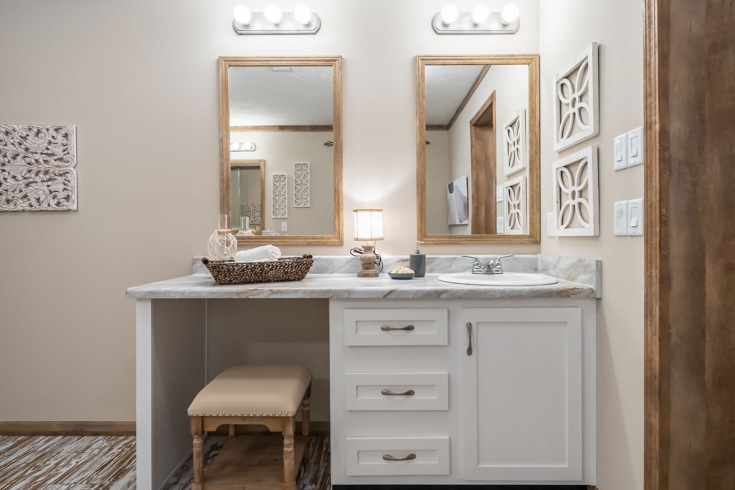 Md-49-32 bathroom home features