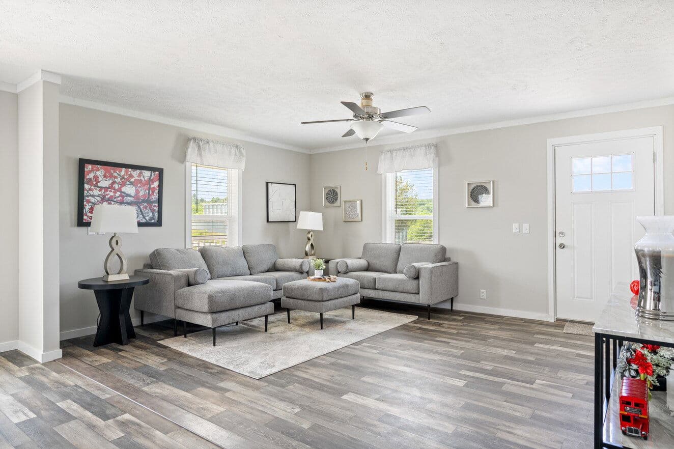 Uproar 28483u interior home features