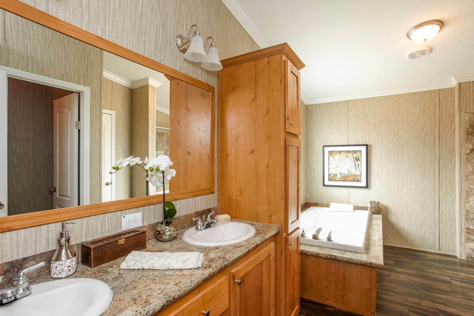 Rio grande xl bathroom home features