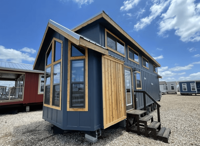 Bayside hero, elevation, and exterior home features