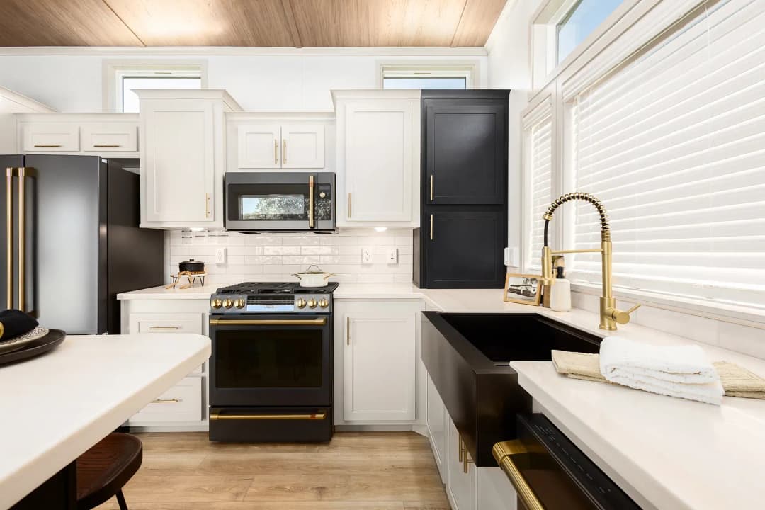 Canadian eldorado 6450 kitchen home features