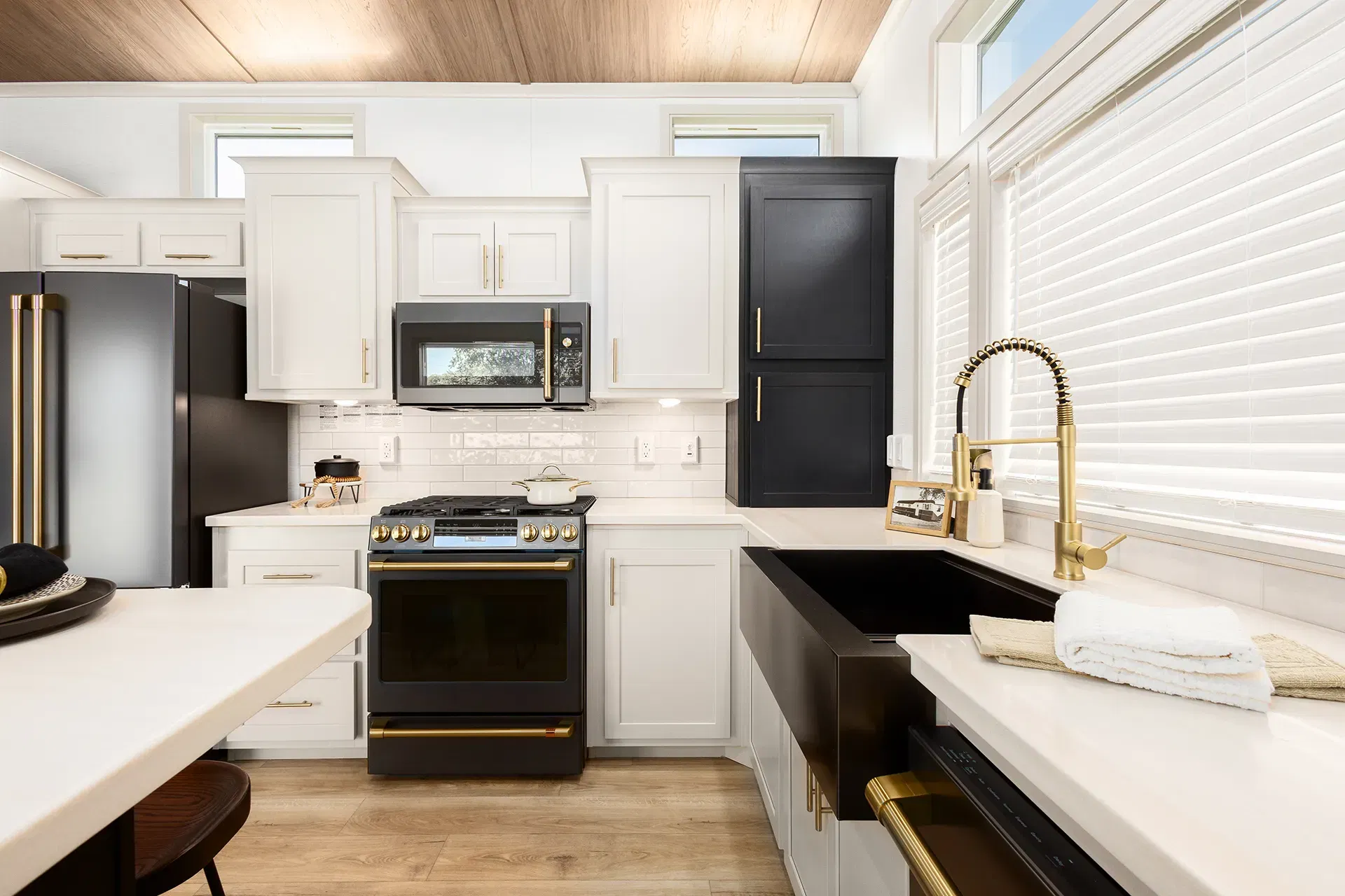 Canadian eldorado 6450 kitchen home features