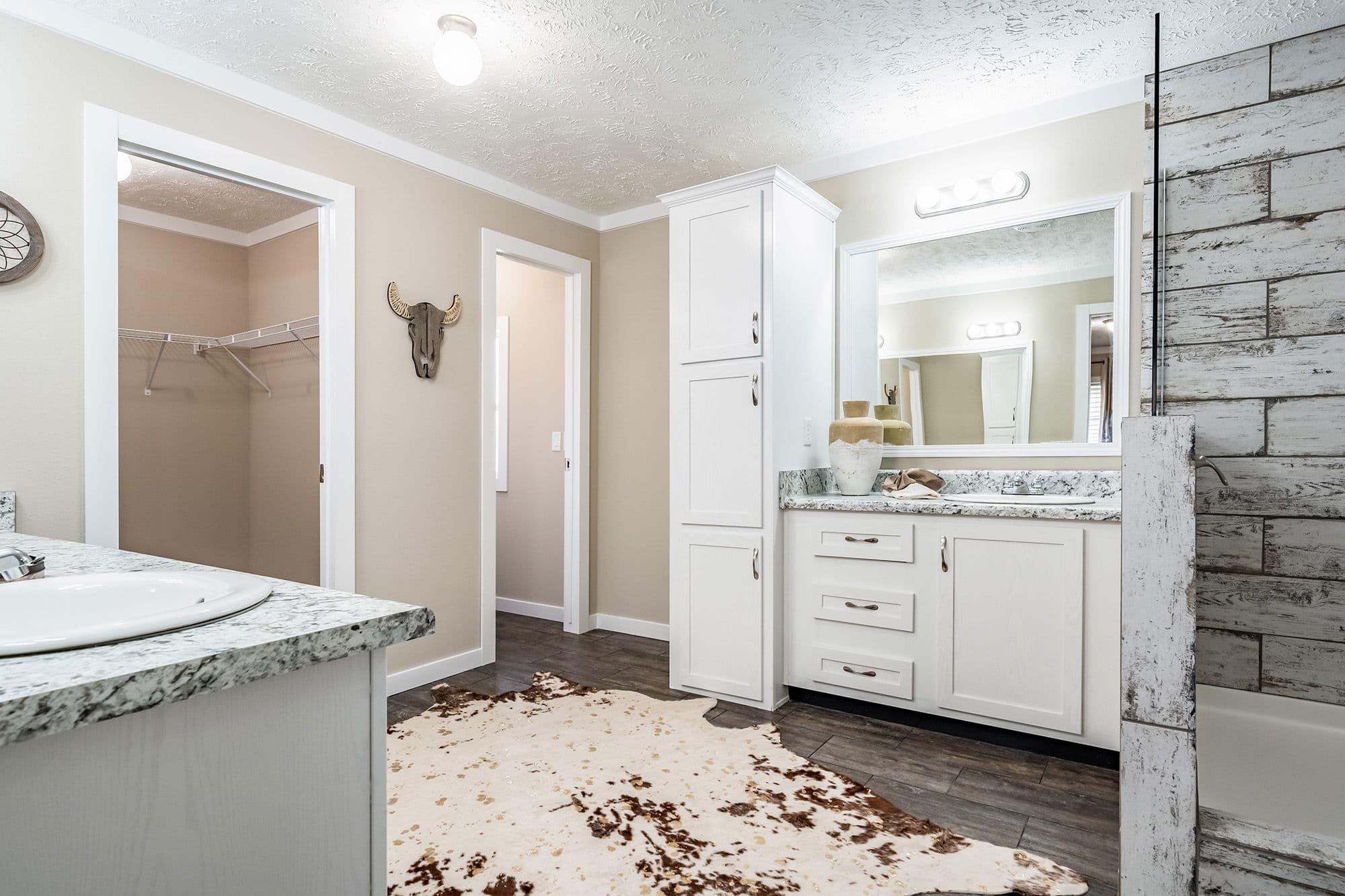 Md-42-32 bathroom home features