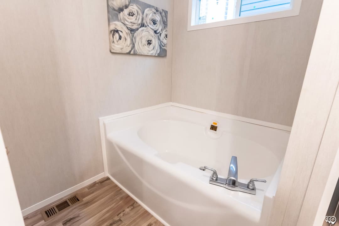 Arc1680-8012 bathroom home features