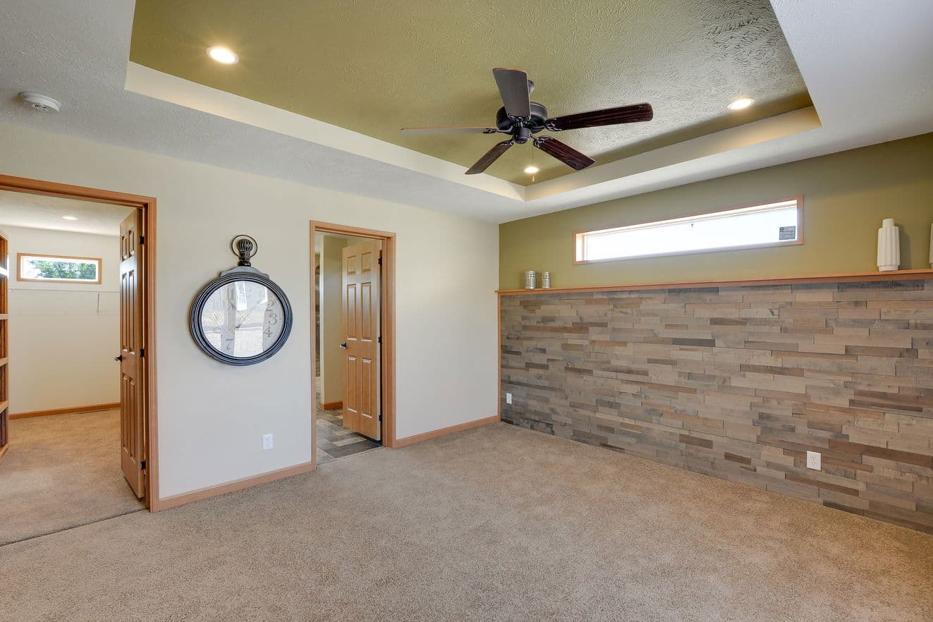 The blue ridge 185005 bedroom home features