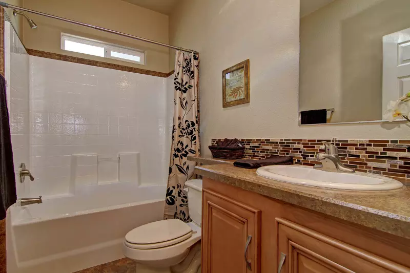 American freedom 2858 bathroom home features
