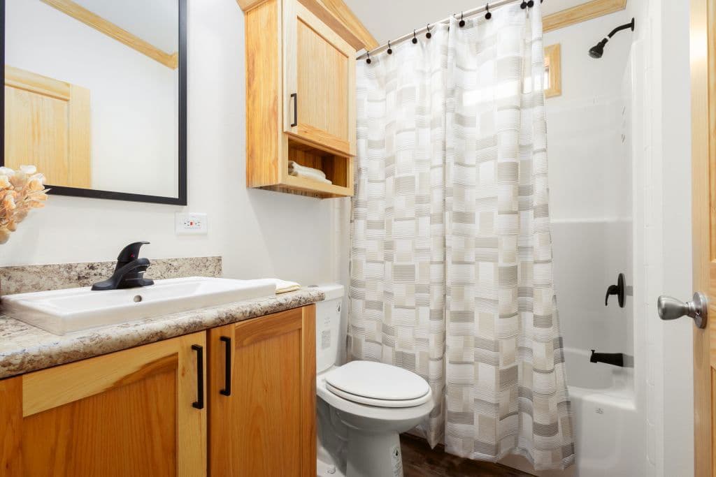 1w1908-v bathroom home features