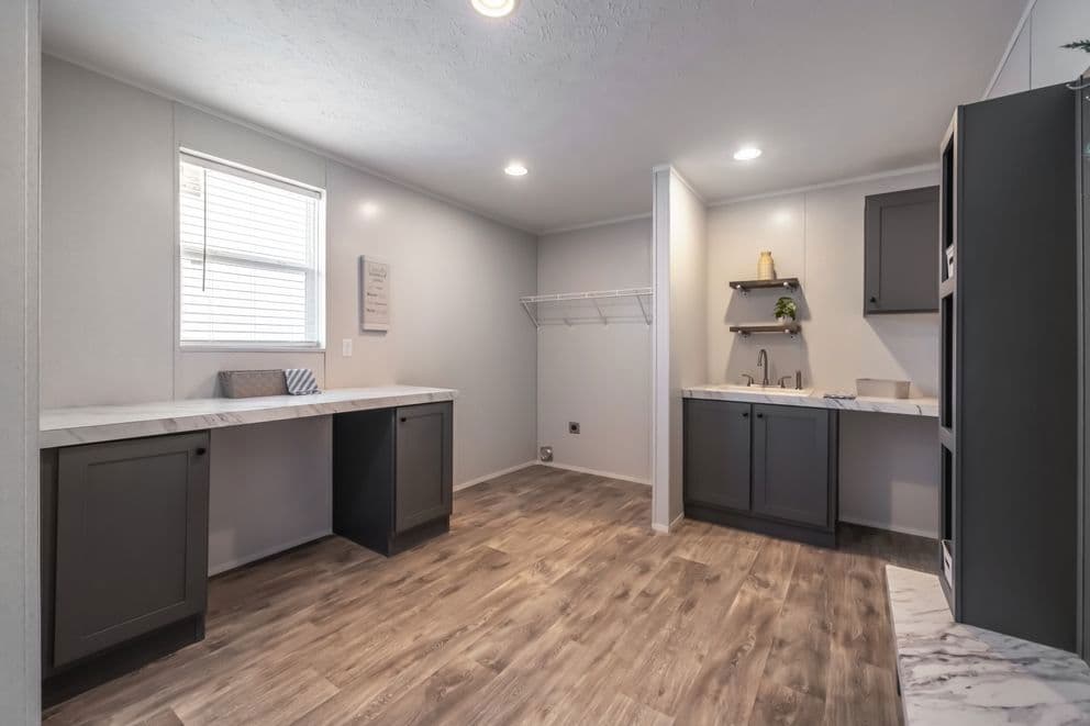 The fusion 32b interior home features