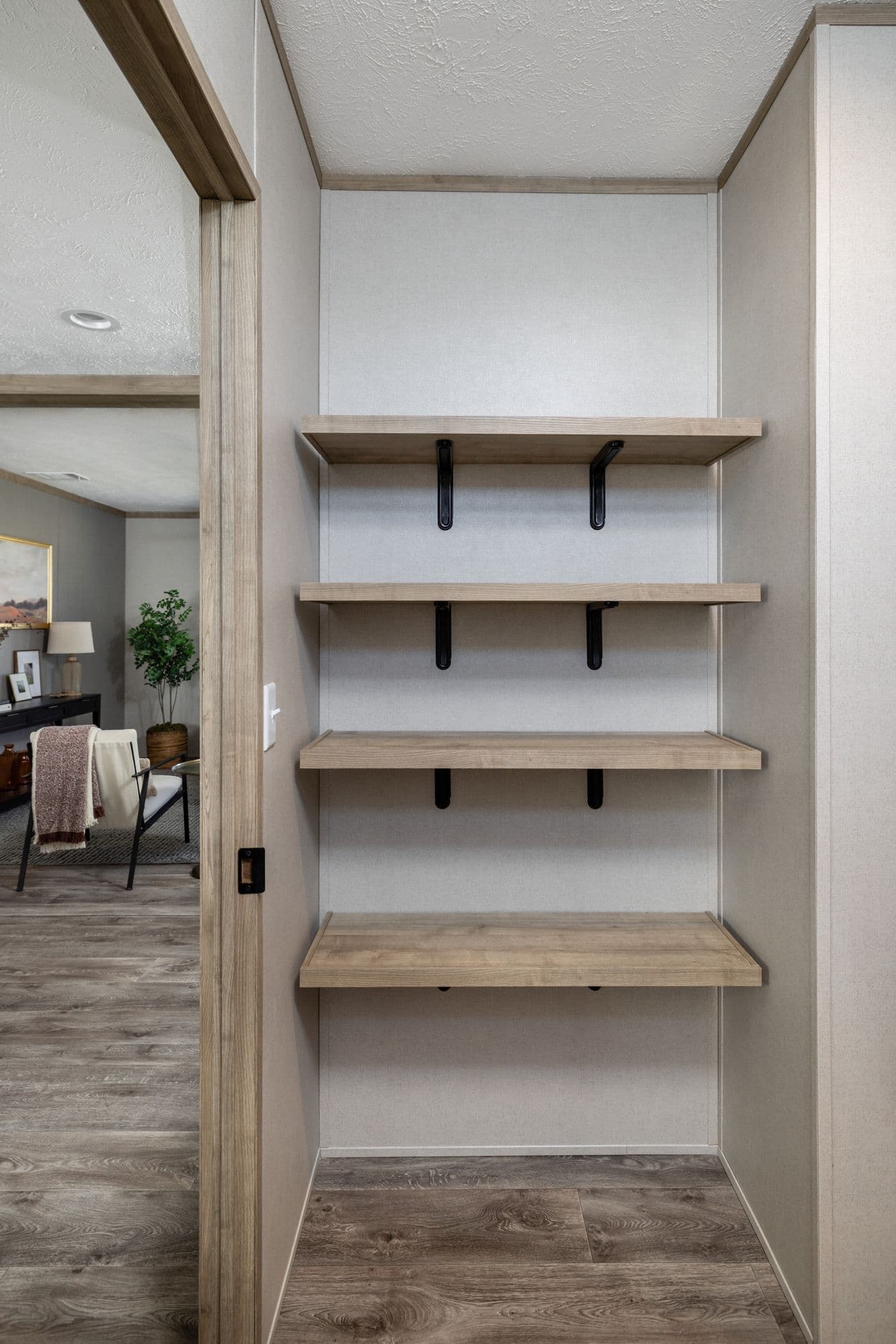 Sterling anniversary kitchen home features