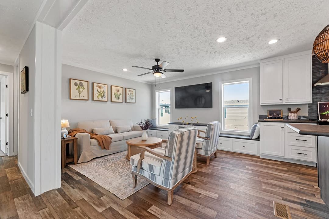 Stratos 28643b interior home features