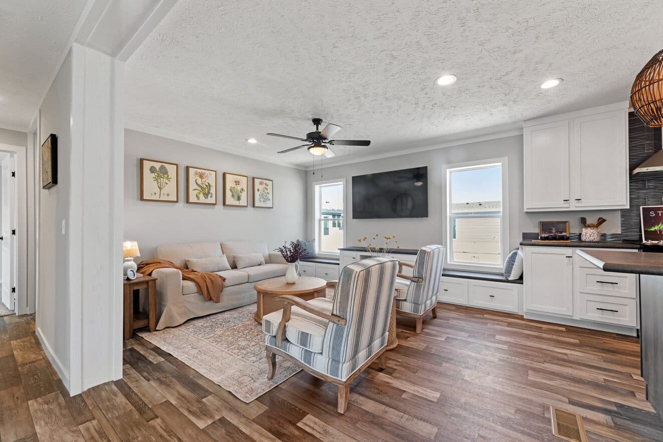 Stratos 28643b interior home features