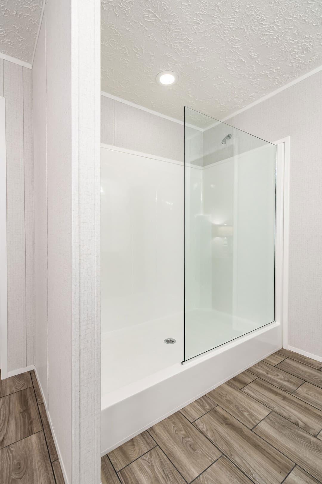 Md-40-32 bathroom home features