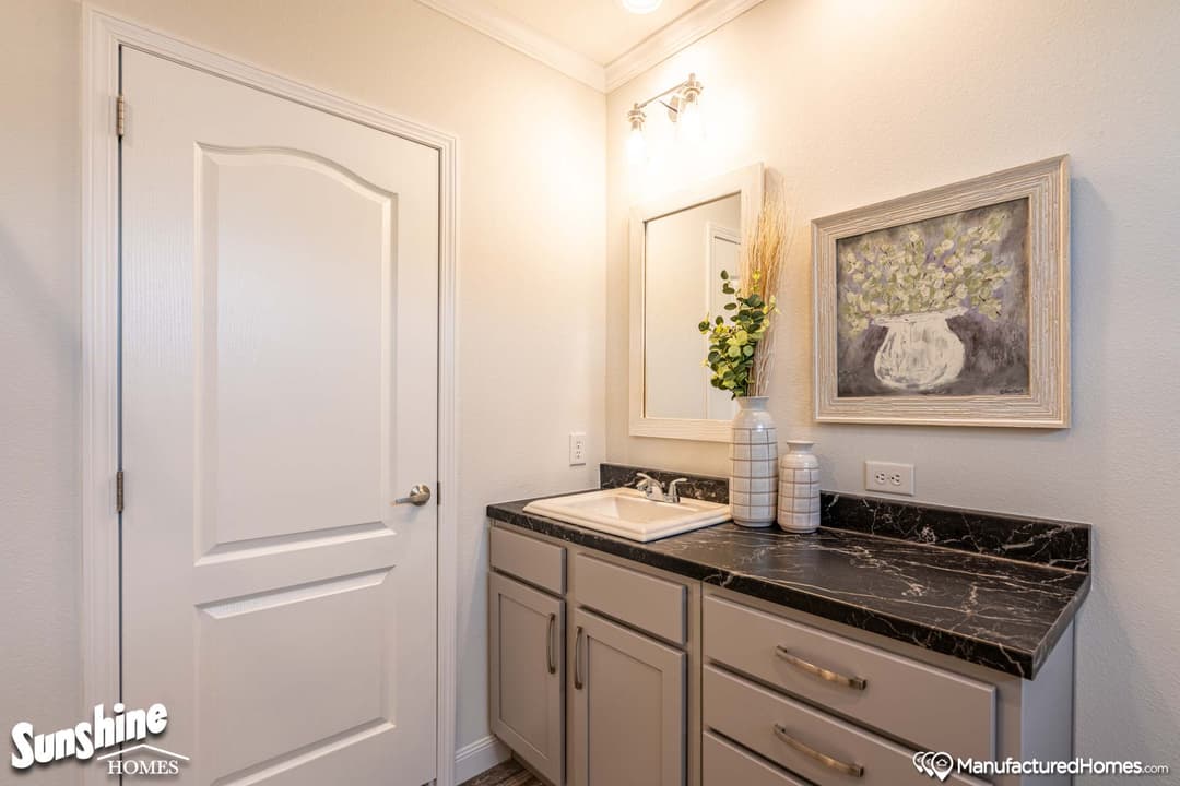 Pri1684-1021 bathroom home features