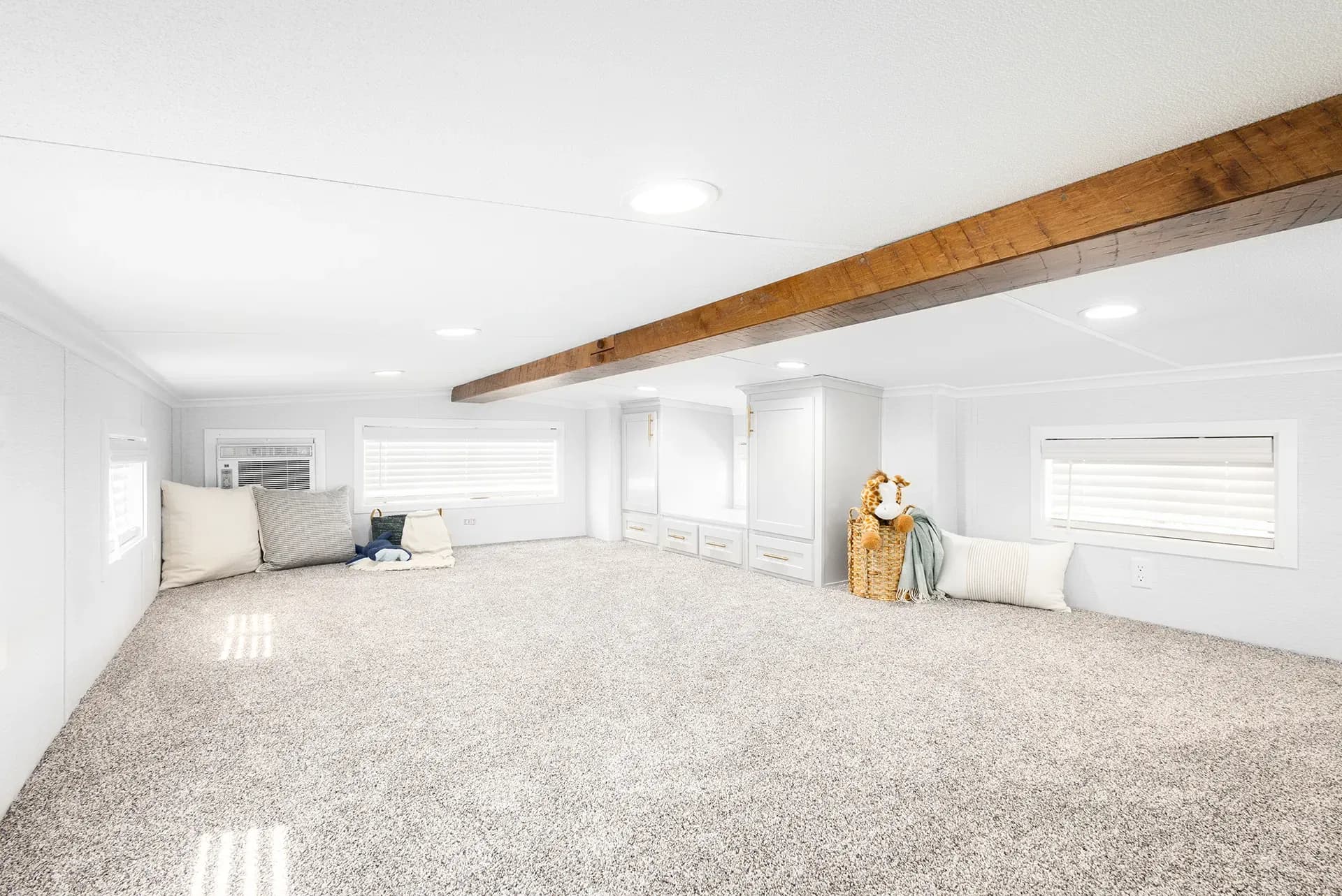 Eldorado 9081p interior home features