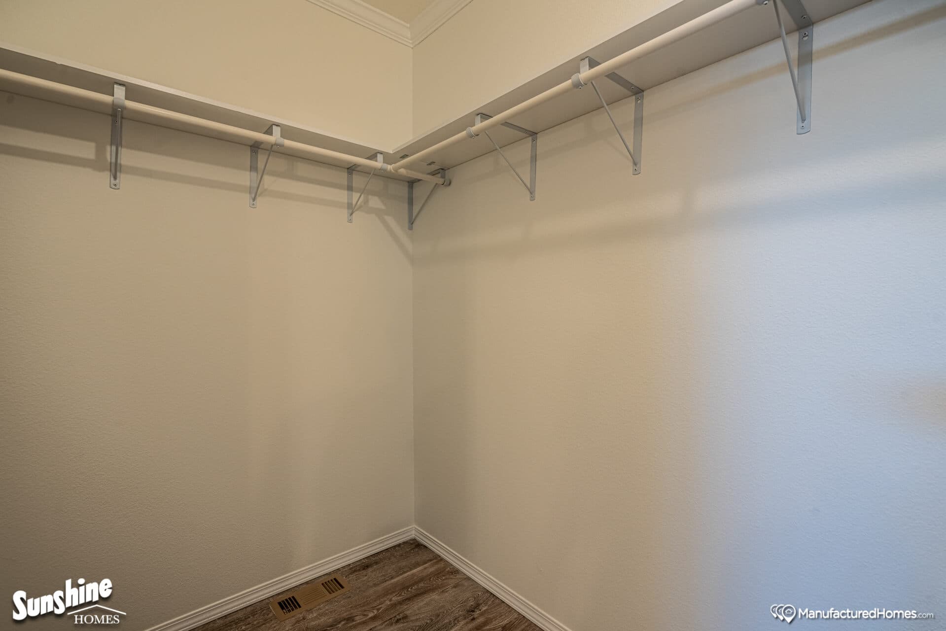 Pri3280-2049 interior home features