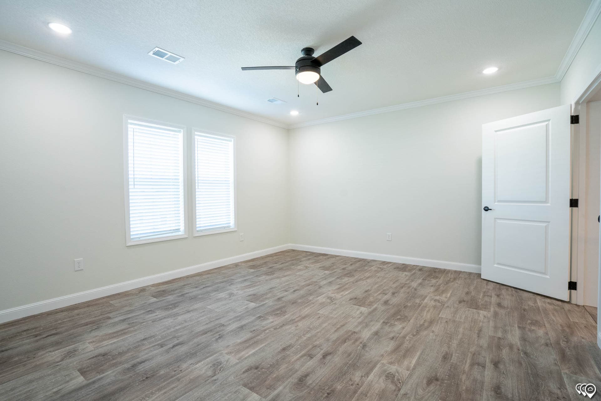 Pri3270-2060 bedroom home features