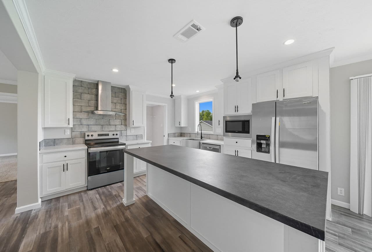 Valencia kitchen home features