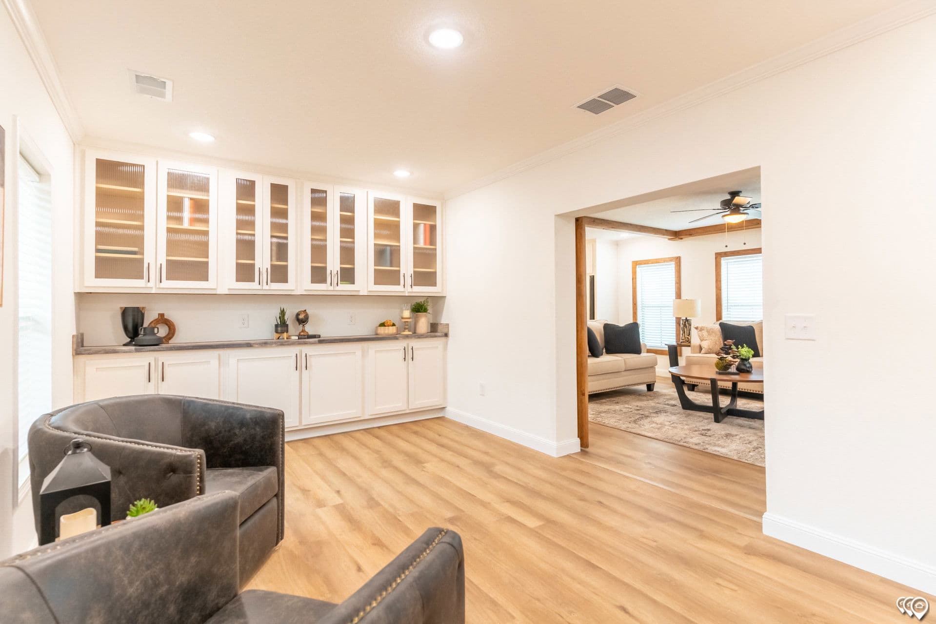 Pri3280-2071 interior home features