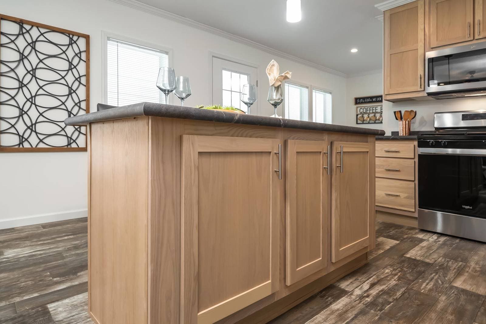 C802a kitchen home features