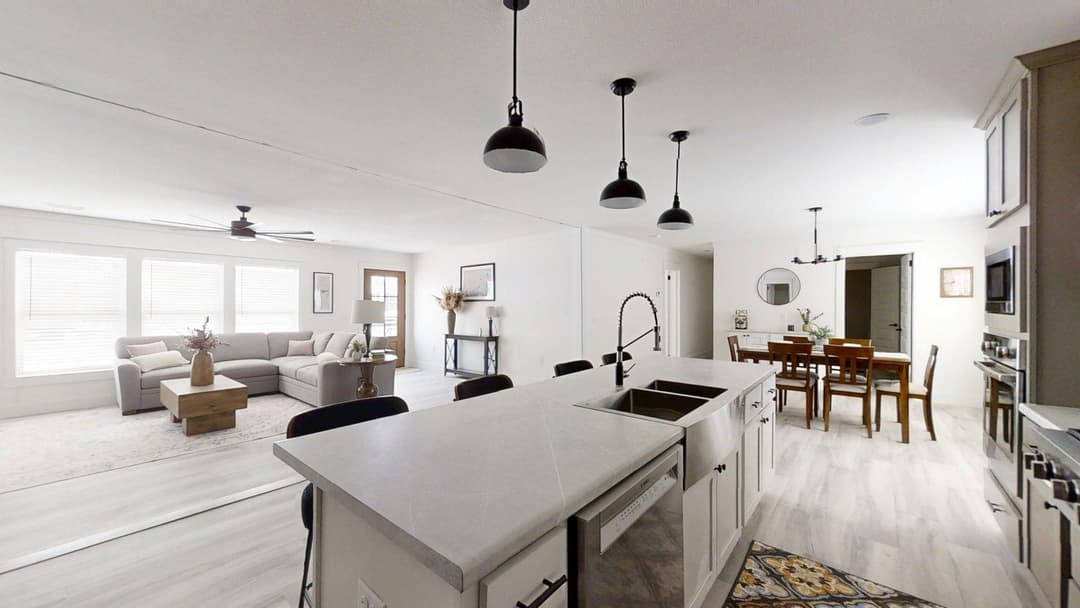 The king david 76 interior home features