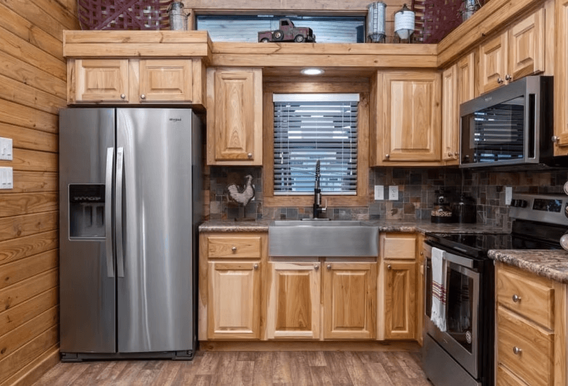Meadow view kitchen home features